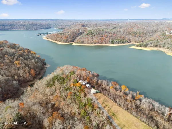 $999,999 | 2070 Holly Bend Drive, Byrdstown, TN 38549