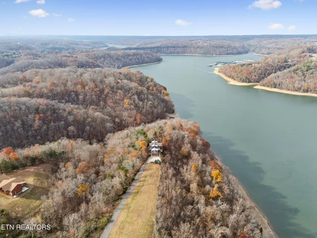 $1,125,000 | 2070 Holly Bend Drive, Byrdstown, TN 38549