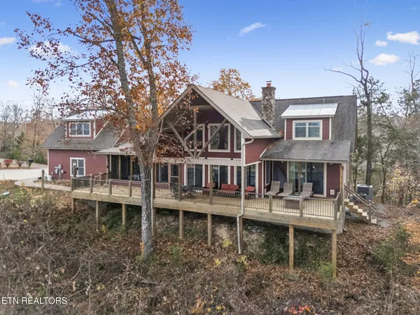 $999,999 | 2070 Holly Bend Drive, Byrdstown, TN 38549