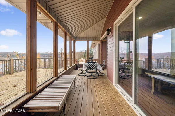 $999,999 | 2070 Holly Bend Drive, Byrdstown, TN 38549