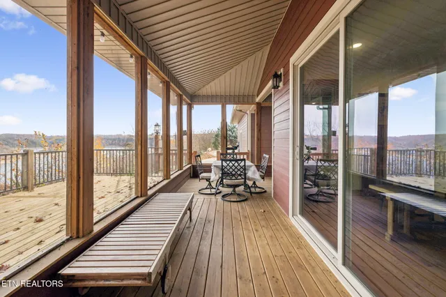 $1,125,000 | 2070 Holly Bend Drive, Byrdstown, TN 38549