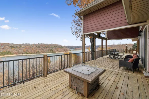 $999,999 | 2070 Holly Bend Drive, Byrdstown, TN 38549