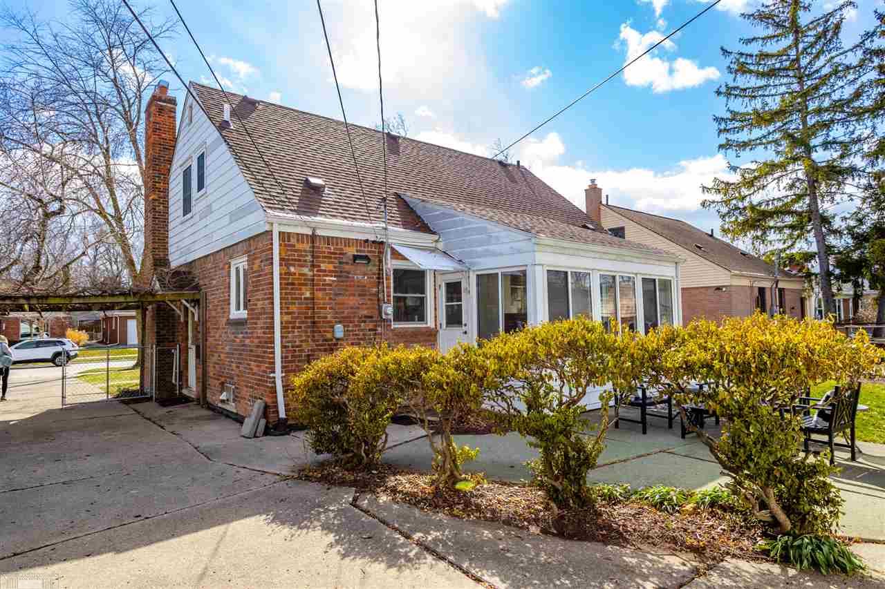 1992 Oxford Road Grosse Pointe Woods, MI 48236 - Photo 42 of 47