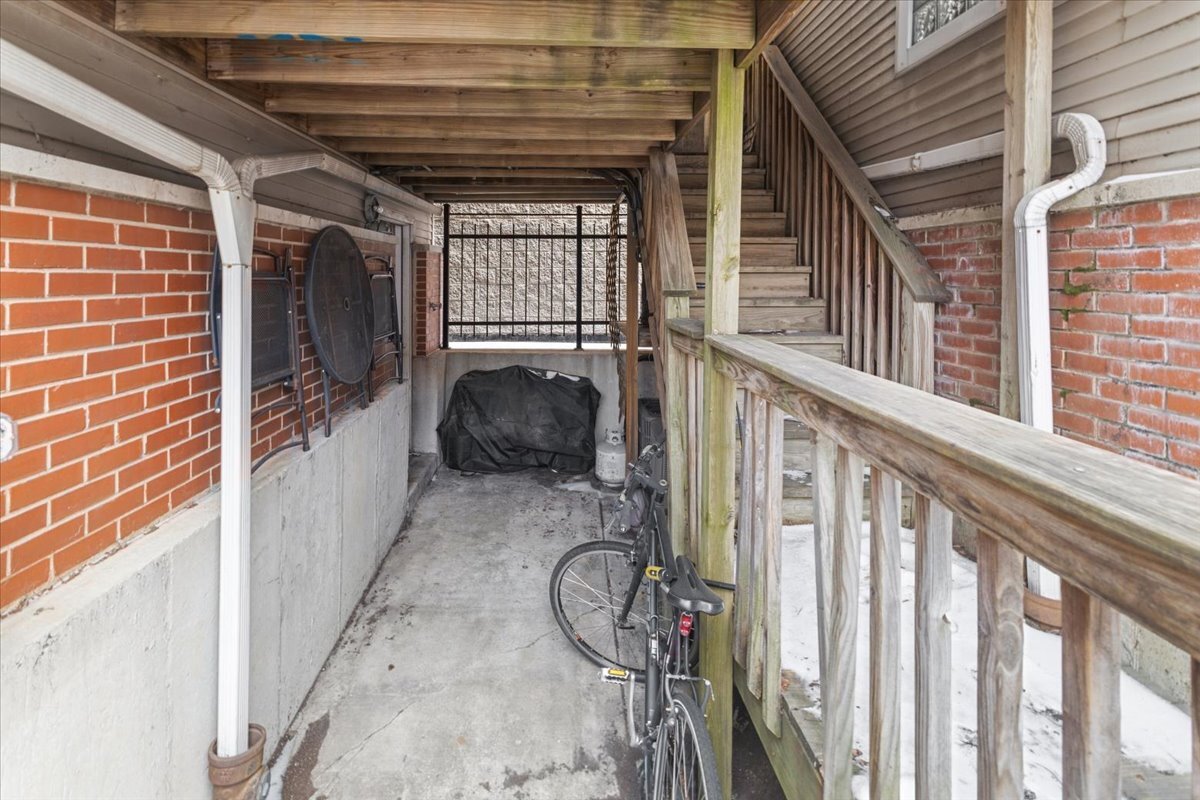 1111 North Honore Street, Unit 1 Chicago, IL 60622 - Photo 13 of 16 a view of wooden door