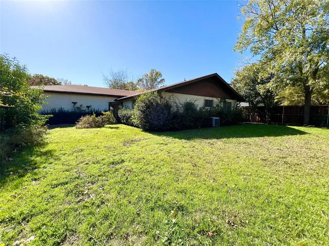 a view of a backyard of the house