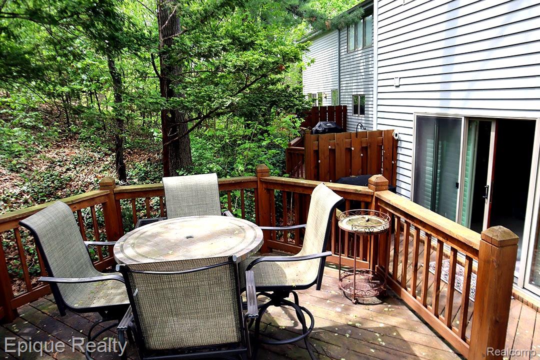 6607 Ridgeview Drive Clarkston, MI 48346 - Photo 5 of 25 Wooden deck with outdoor dining space