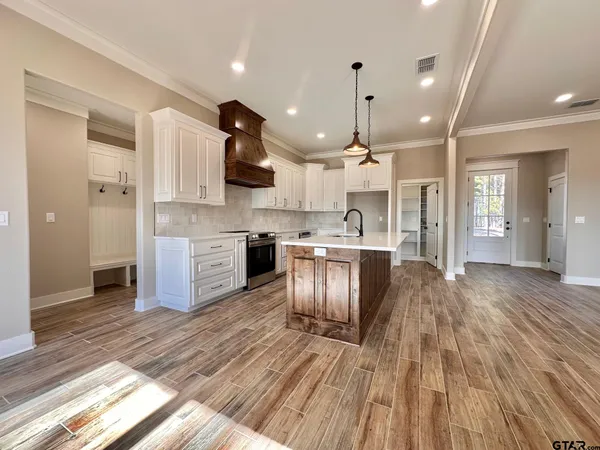 $471,100 | 195 Clara Lane, Kilgore, TX 75662