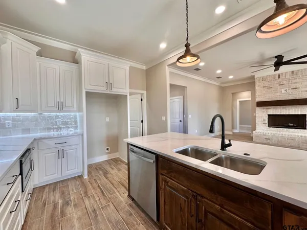 $471,100 | 195 Clara Lane, Kilgore, TX 75662