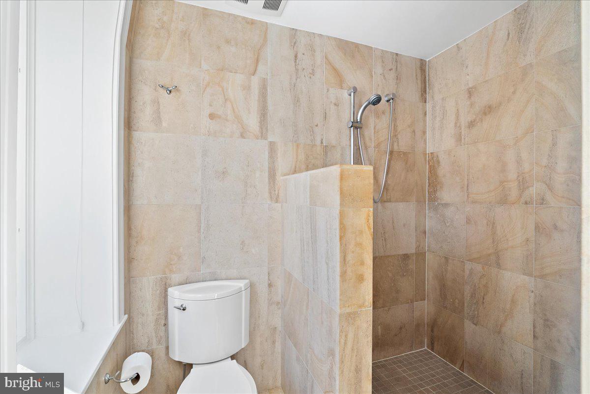 1752 17th Street Northwest Washington, DC 20009 - Photo 19 of 32 Primary Bathroom