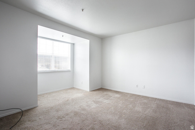 900 Bitner Road, Unit H35 Park City, UT 84098 - Photo 6 of 14 Bright corner room featuring neutral wall finishes, carpet flooring, and abundant natural light from a large window with horizontal blinds