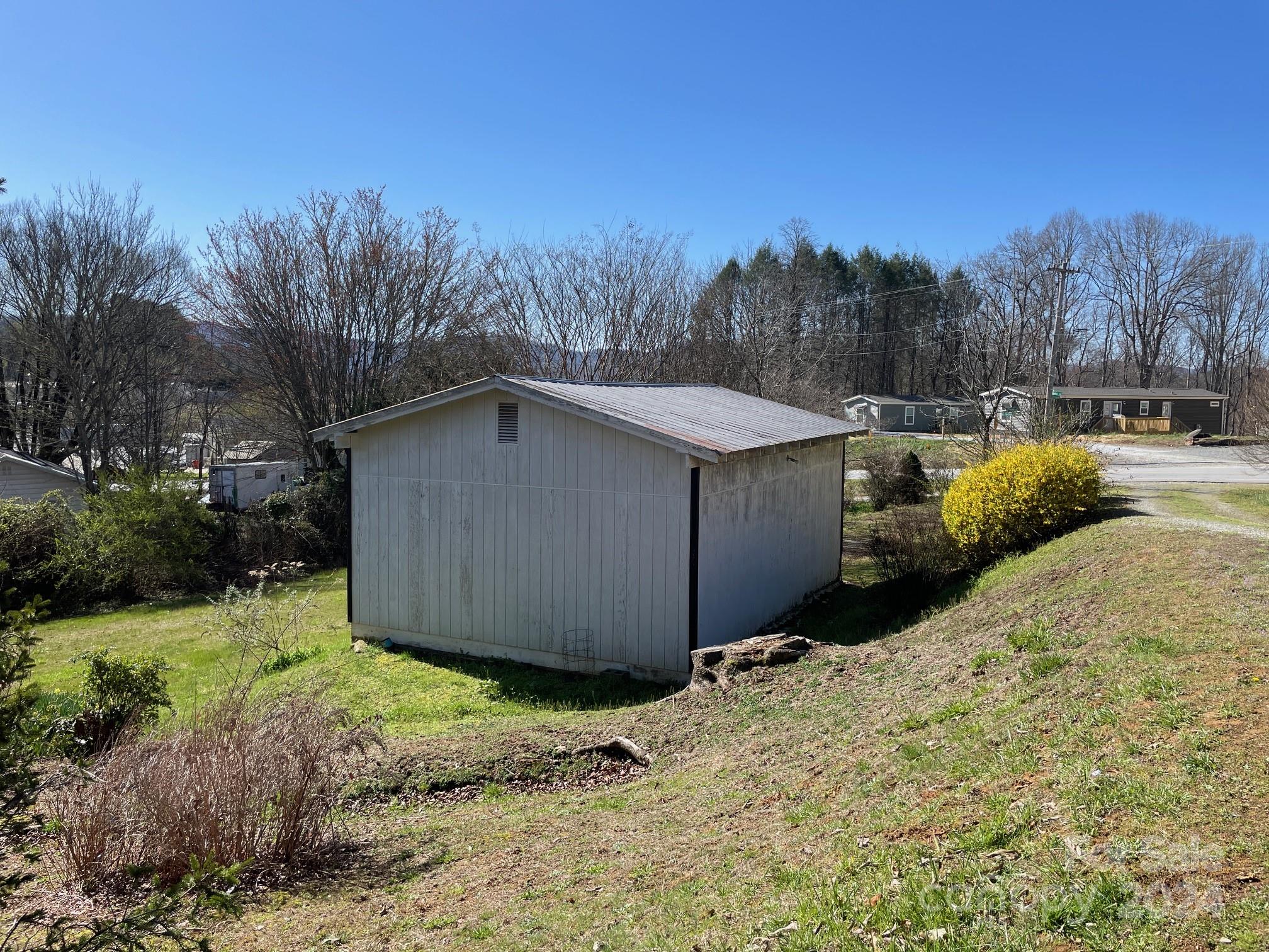 157 Island Ford Road Brevard, NC 28712 - Photo 16 of 29 Gallery Image 16