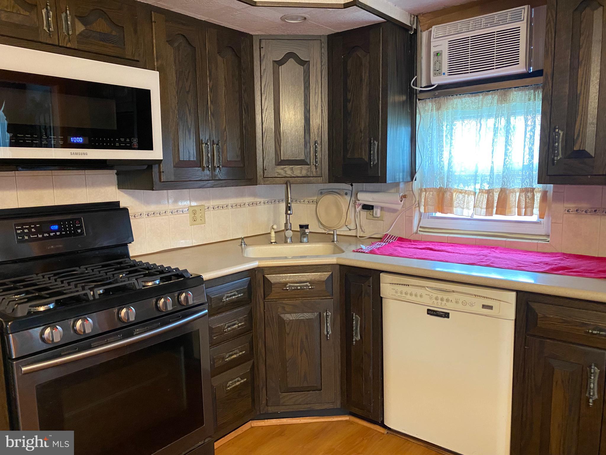 1102 Chesworth Road Philadelphia, PA 19115 - Photo 11 of 27
