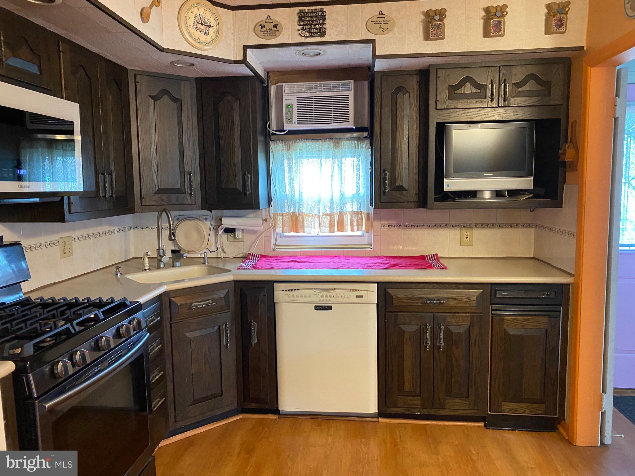 1102 Chesworth Road Philadelphia, PA 19115 - Photo 12 of 27