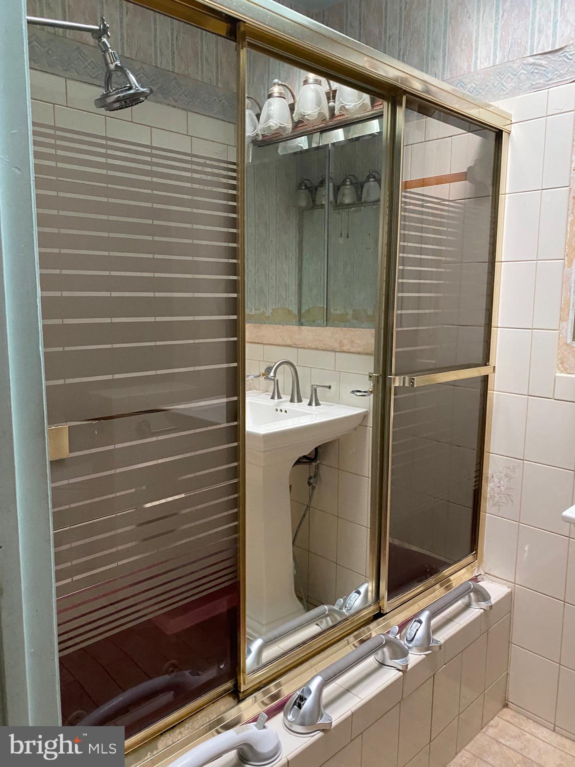 1102 Chesworth Road Philadelphia, PA 19115 - Photo 16 of 27