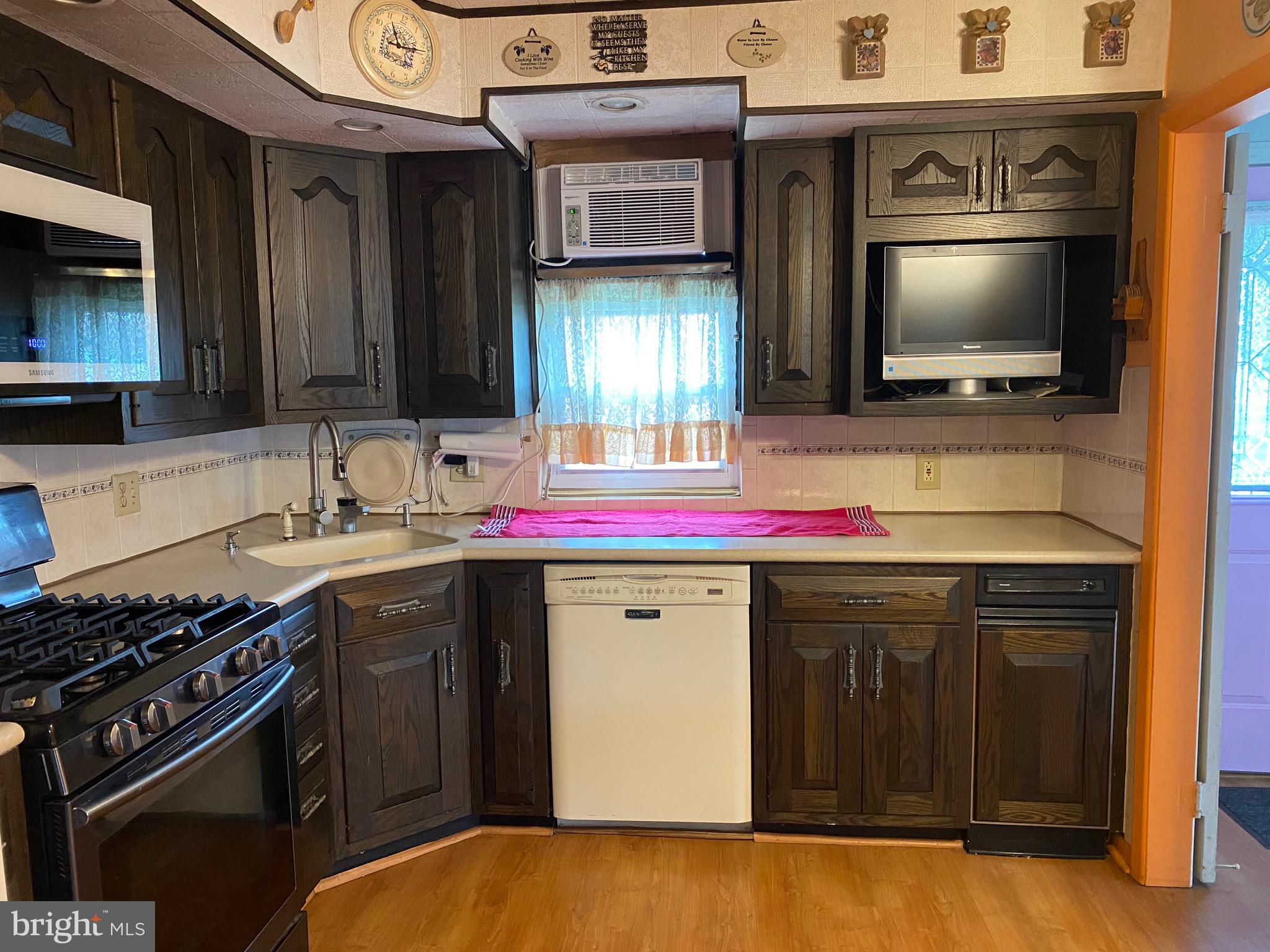 1102 Chesworth Road Philadelphia, PA 19115 - Photo 9 of 27