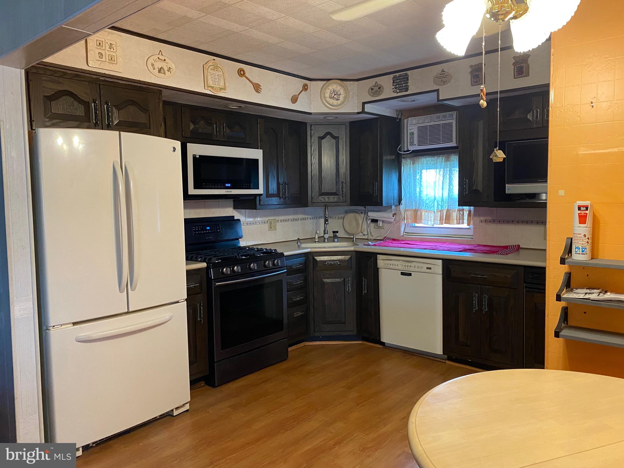 1102 Chesworth Road Philadelphia, PA 19115 - Photo 10 of 27
