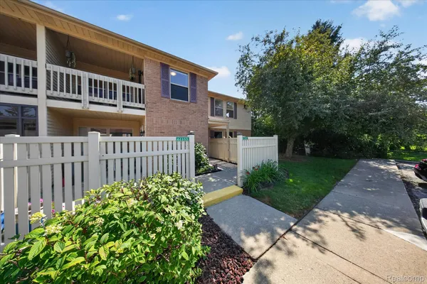 $224,900 | 61165 Greenwood Drive, South Lyon, MI 48178