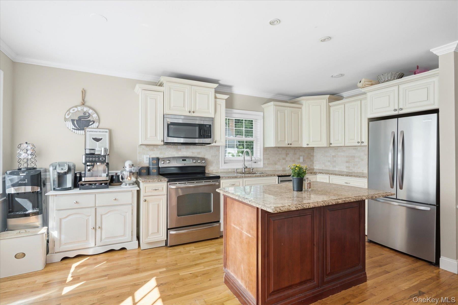 6 Hawk Road Rocky Point, NY 11778 - Photo 4 of 23 Gallery Image 4