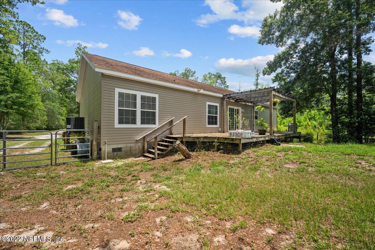 101 Sand Lake Road Interlachen, FL 32148 - Photo 25 of 40 a view of a house with backyard and trees
