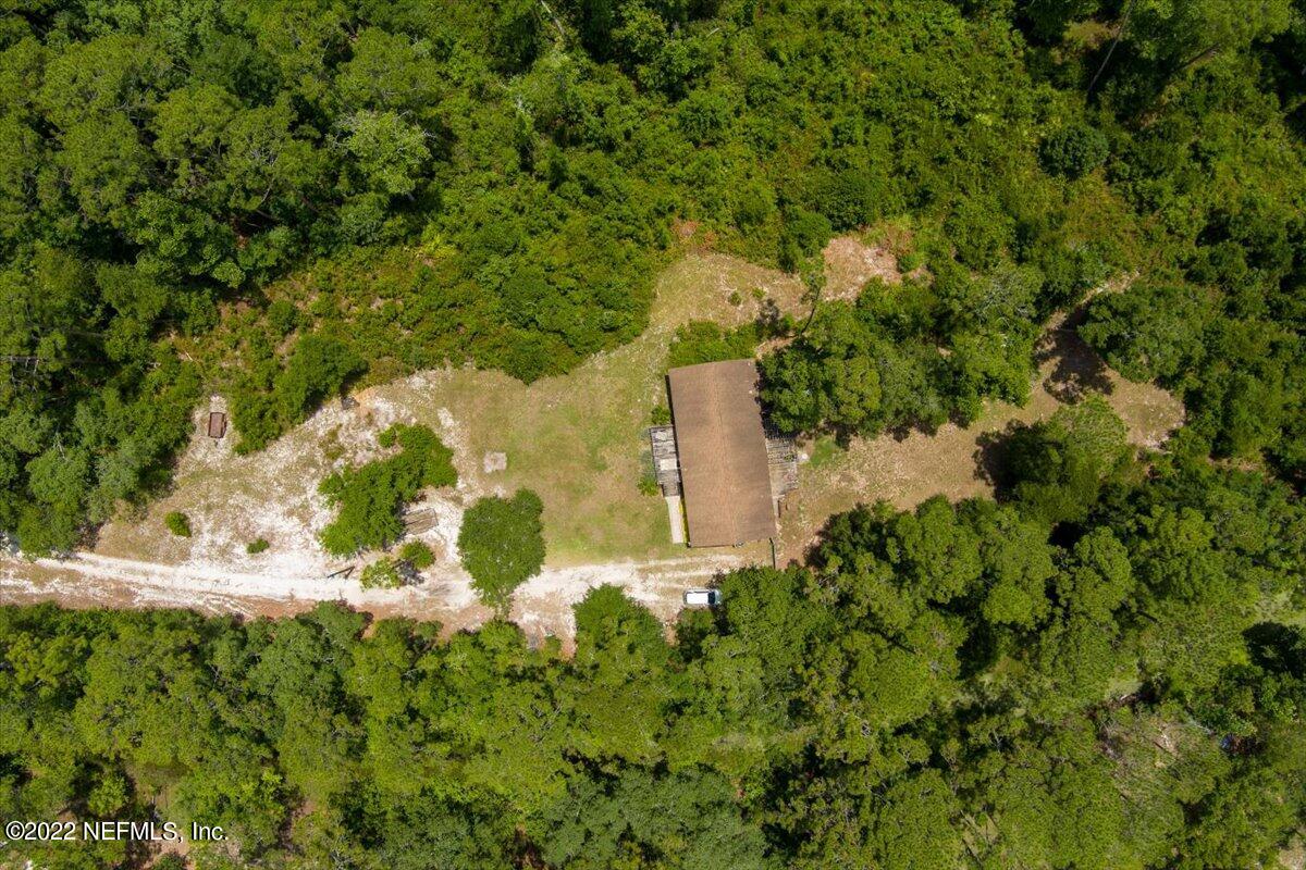 101 Sand Lake Road Interlachen, FL 32148 - Photo 39 of 40 a view of a garden with a tree