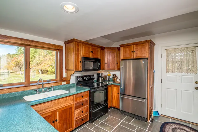 $575,000 | 49 Deer Hill Road, Chocorua, NH 03817
