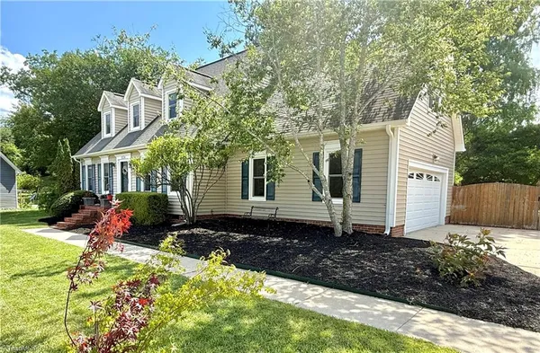 $374,800 | 1104 Elmwood Avenue, High Point, NC 27265