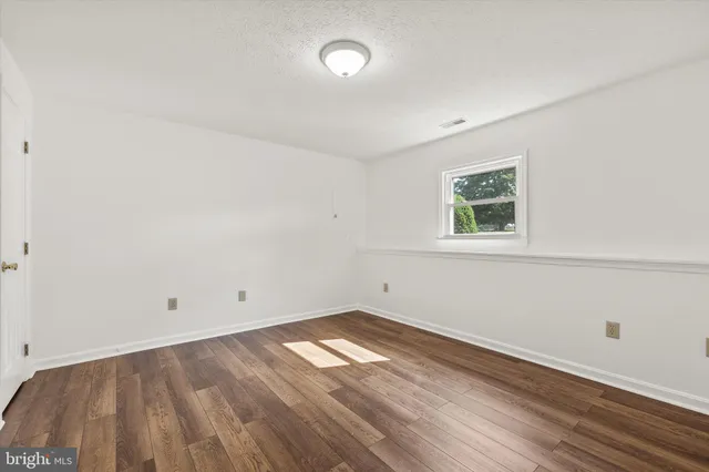 $2,800 | 136 Nightingale Avenue, Stephens City, VA 22655