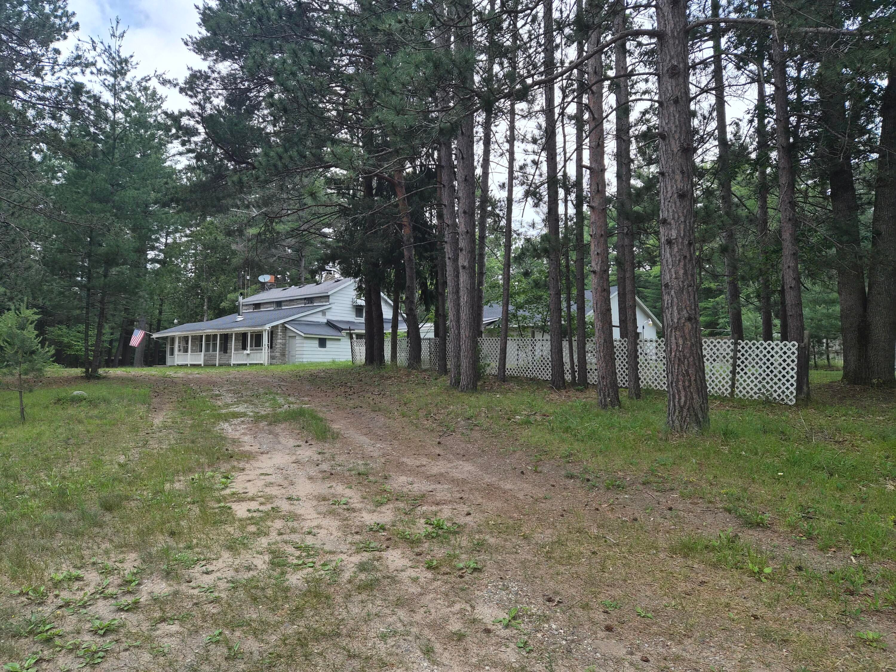 10831 South Grayling Road Roscommon, MI 48653 - Photo 10 of 168 Gallery Image 10