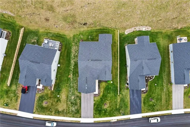 $2,300 | 406 Spruce Lane, Houston, PA 15342