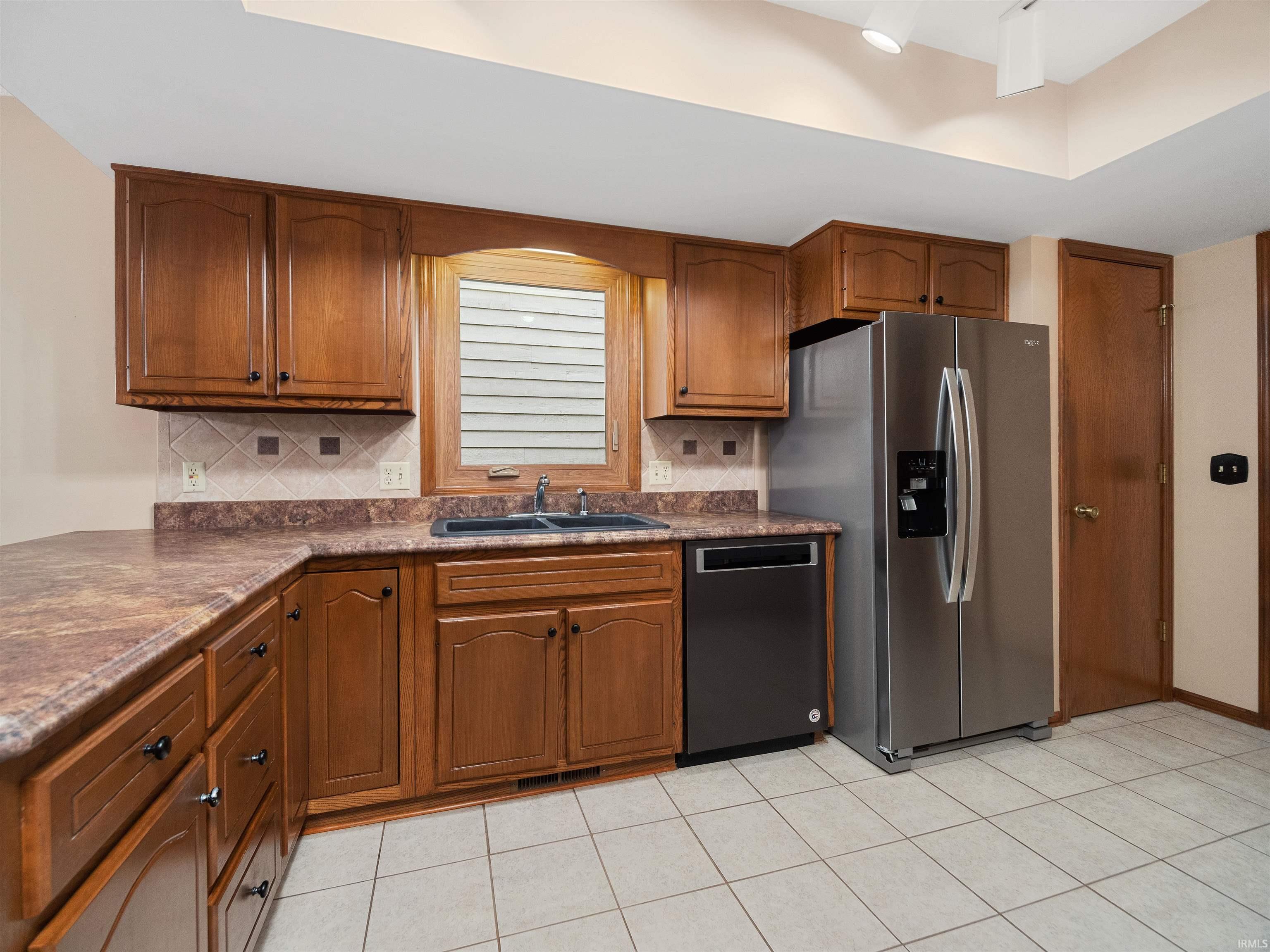 911 Mill Pointe Fort Wayne, IN 46845 - Photo 13 of 35