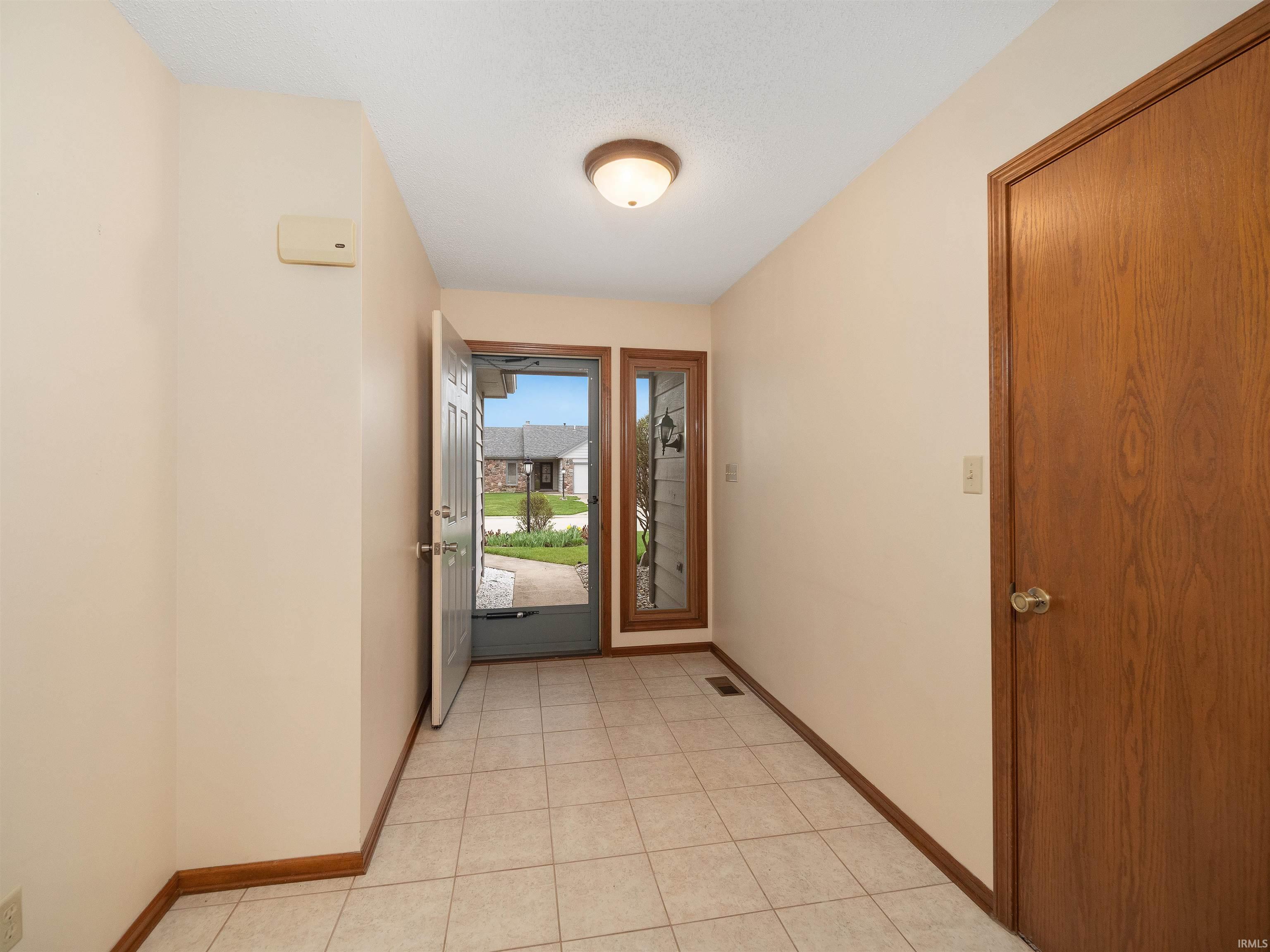 911 Mill Pointe Fort Wayne, IN 46845 - Photo 2 of 35