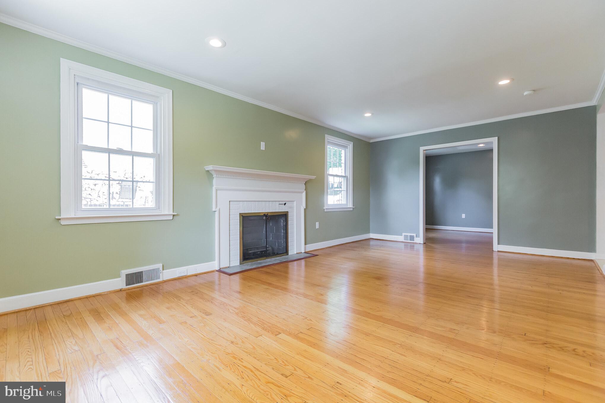 7614 Brookfield Road Cheltenham, PA 19012 - Photo 3 of 22 Living room