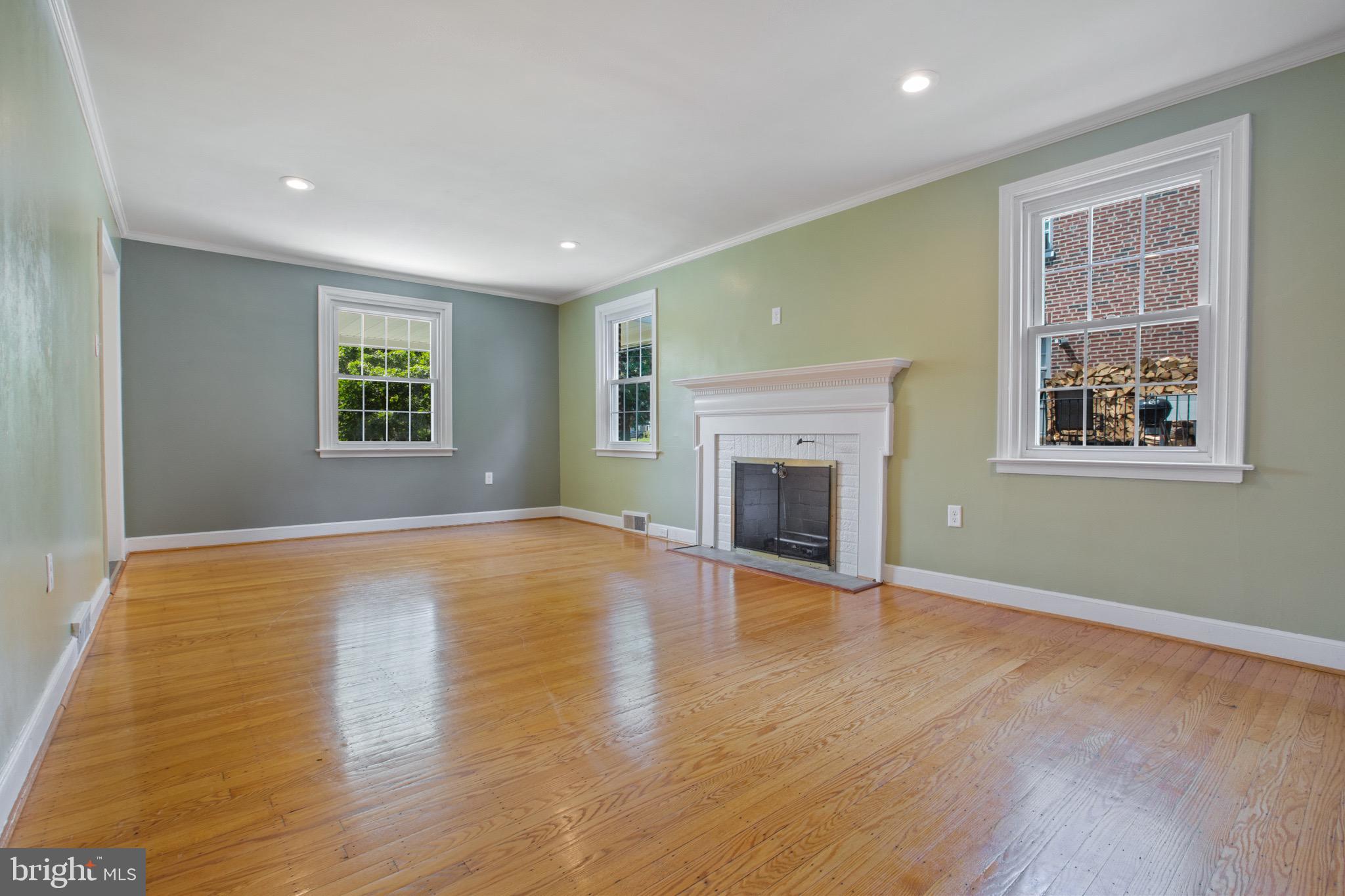 7614 Brookfield Road Cheltenham, PA 19012 - Photo 4 of 22 Living room