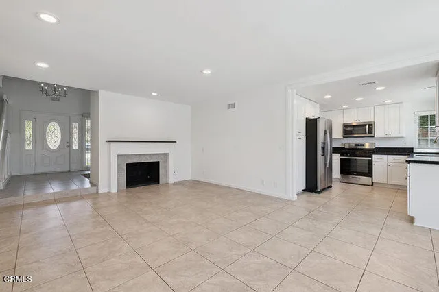 $989,900 | 861 Dara Street, Camarillo, CA 93010