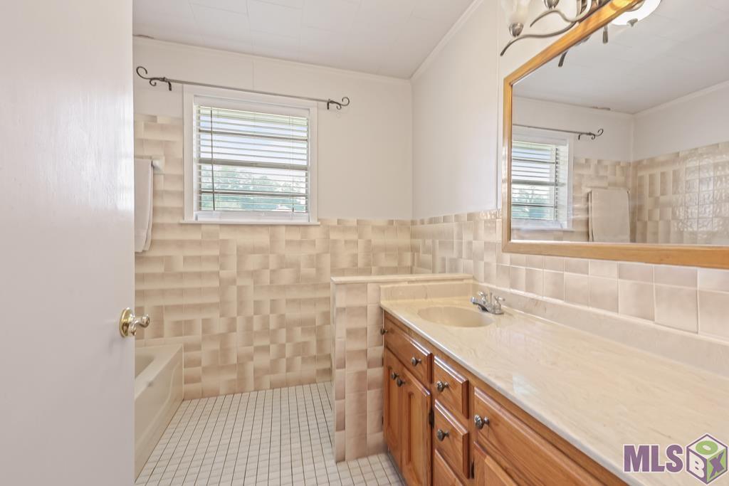 12142 Roddy Road Gonzales, LA 70737 - Photo 14 of 28 Gallery Image 14