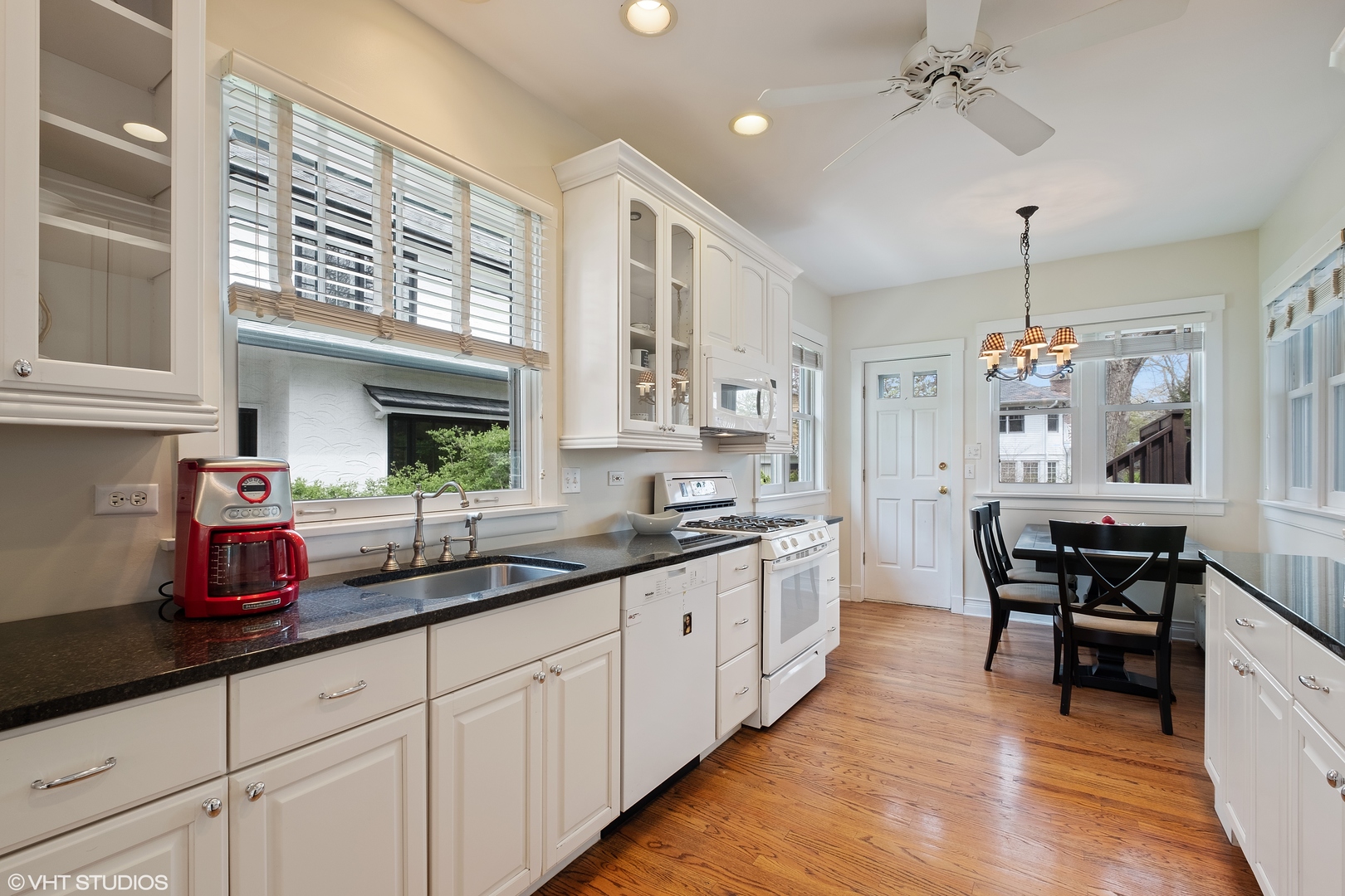 85 Abbotsford Road Winnetka, IL 60093 - Photo 4 of 21