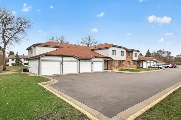 $149,900 | 20 94th Circle Northwest, Unit 203NW, Coon Rapids, MN 55448