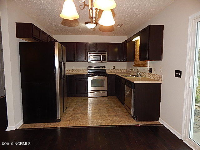 402 Tree Court Holly Ridge, NC 28445 - Photo 8 of 30 DSCN5612