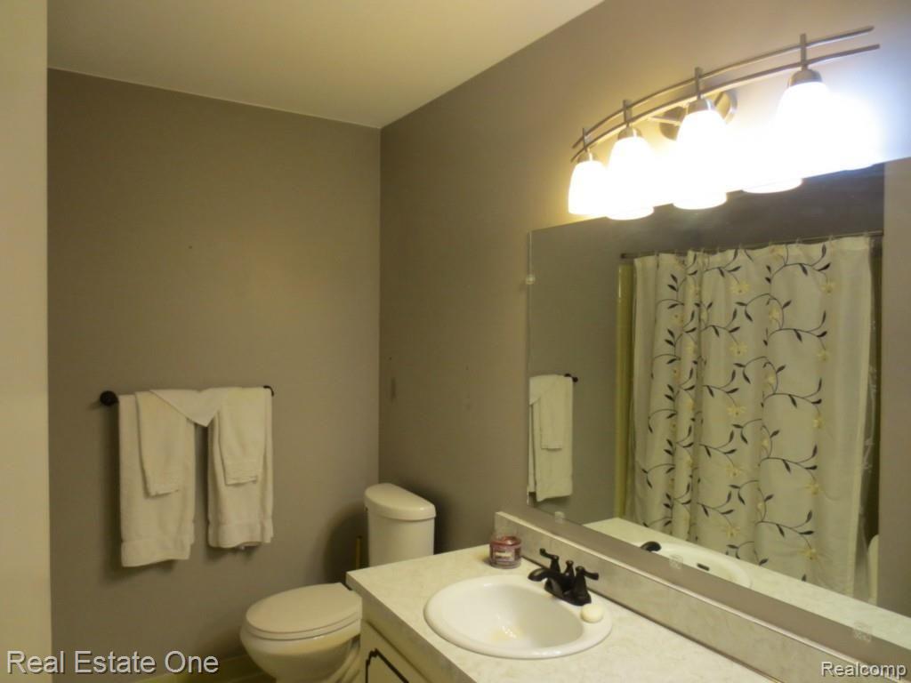 1522 Hidden Valley Lane Rochester, MI 48306 - Photo 23 of 23 IMG_6496.jpg