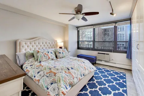 $240,000 | 33 East Cedar Street, Unit 6E, Chicago, IL 60611