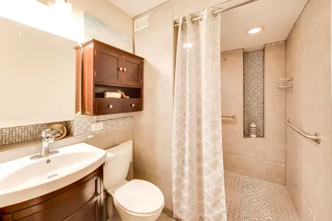 $240,000 | 33 East Cedar Street, Unit 6E, Chicago, IL 60611