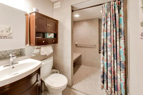 $240,000 | 33 East Cedar Street, Unit 6E, Chicago, IL 60611