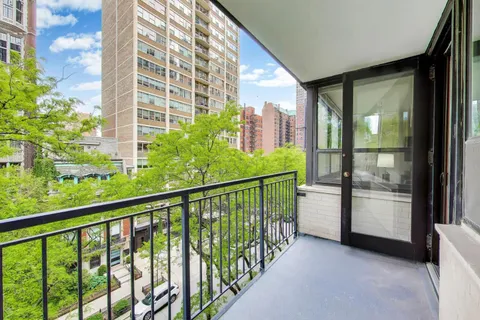 $240,000 | 33 East Cedar Street, Unit 6E, Chicago, IL 60611