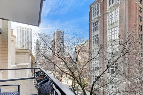 $240,000 | 33 East Cedar Street, Unit 6E, Chicago, IL 60611