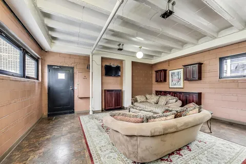 $240,000 | 33 East Cedar Street, Unit 6E, Chicago, IL 60611