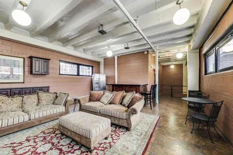 $240,000 | 33 East Cedar Street, Unit 6E, Chicago, IL 60611