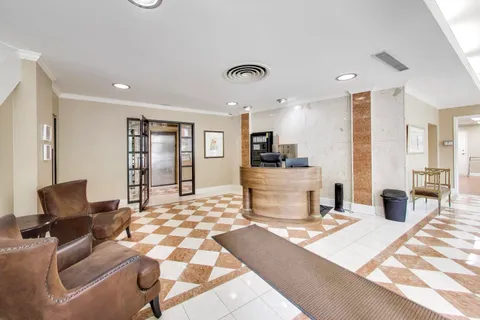 $240,000 | 33 East Cedar Street, Unit 6E, Chicago, IL 60611