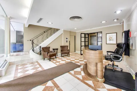 $240,000 | 33 East Cedar Street, Unit 6E, Chicago, IL 60611