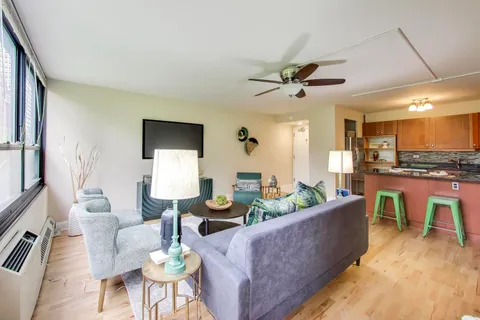 $240,000 | 33 East Cedar Street, Unit 6E, Chicago, IL 60611