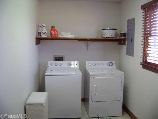 823 Community Road Lexington, NC 27295 - Photo 7 of 16 Exterior Front. Main Level laundry room.